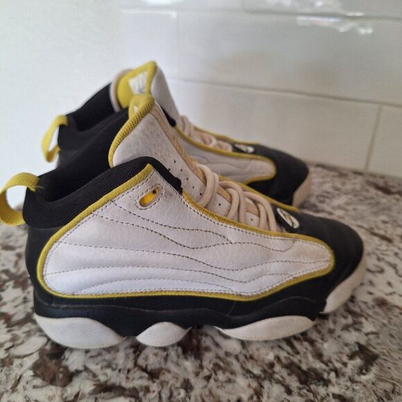NIKE AIR JORDAN PRO‎ STRONG  White/Yellow (DC7909 107) Size 2Y - Picture 2 of 10